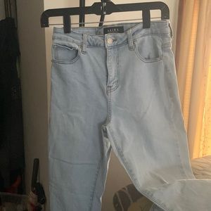 1 pair Levi ~ 2 pair Akira jeans